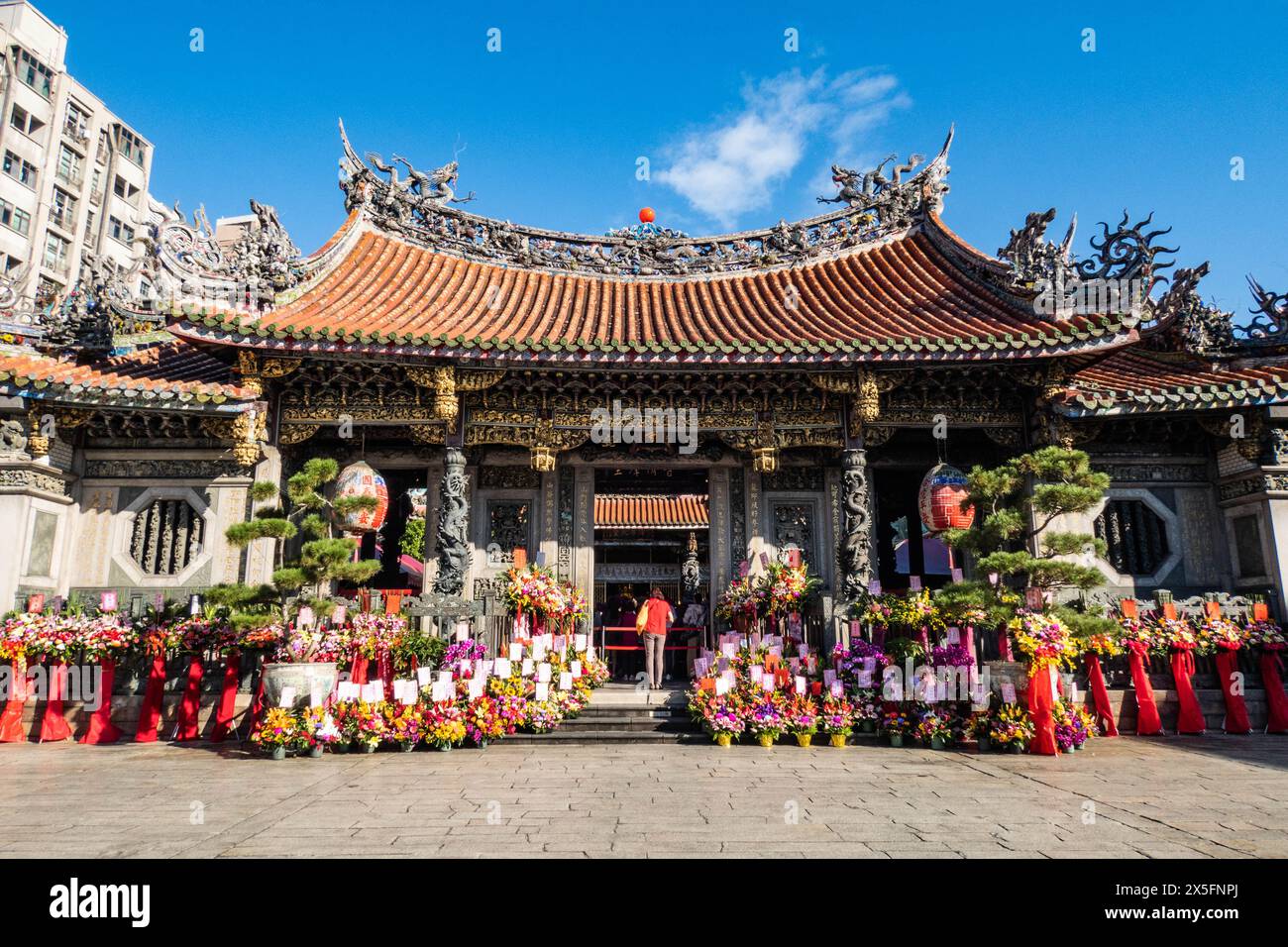 Exterior of Bangka Lungshan (Longshan) Temple, Taipei, Taiwan Stock ...