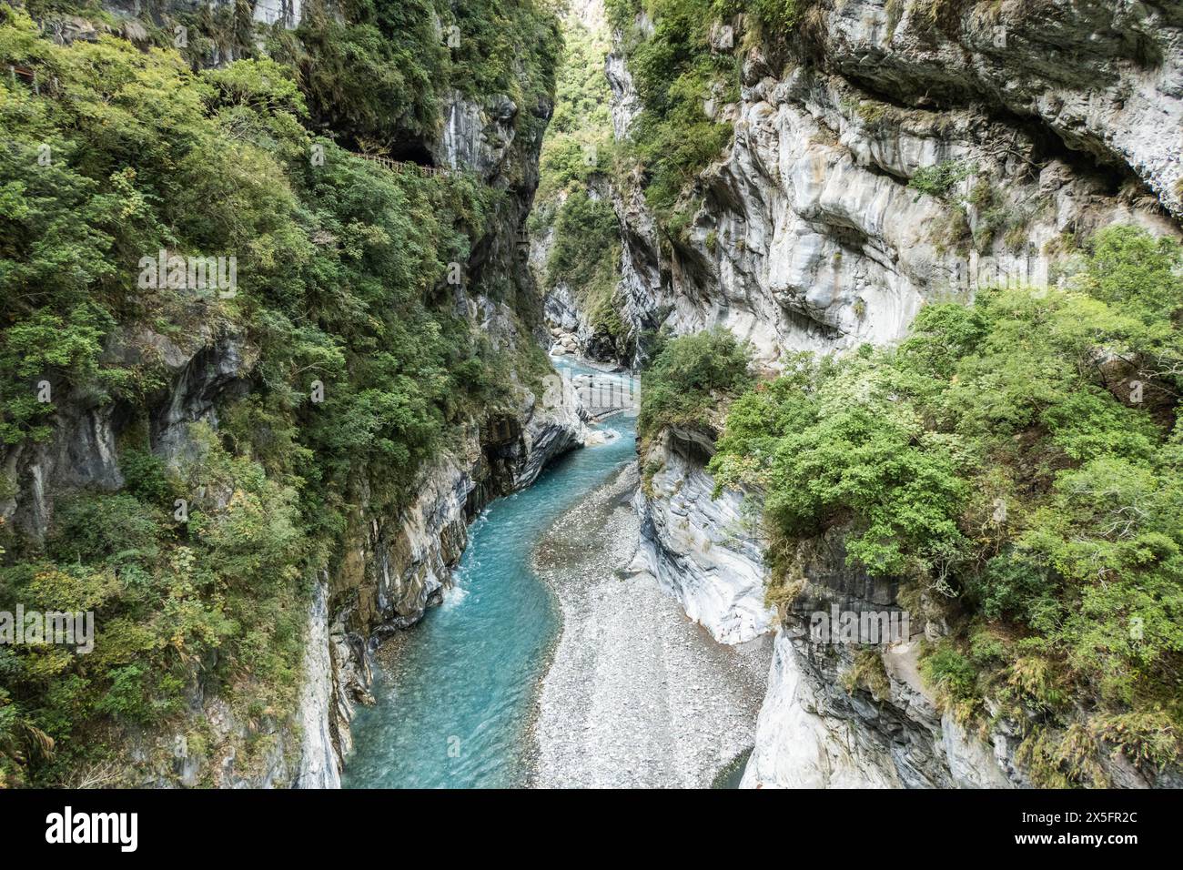Taroko gorge running hi-res stock photography and images - Alamy