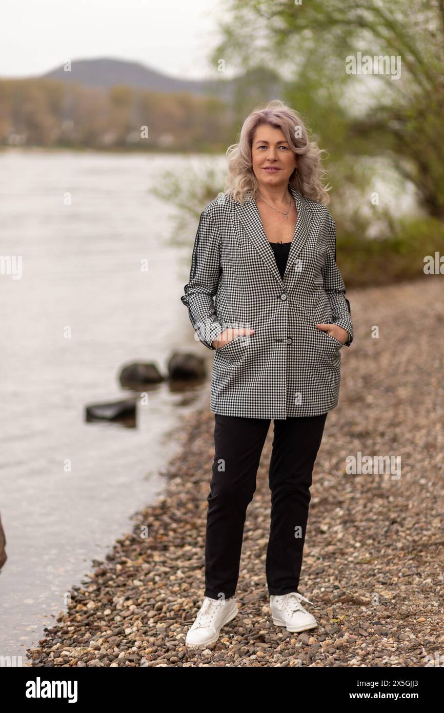 Classy mature woman hi-res stock photography and images - Alamy