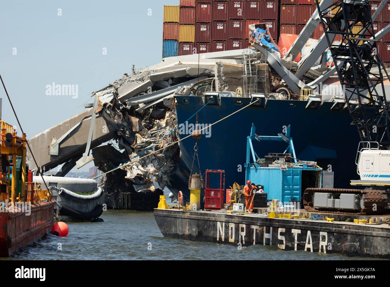 Removing debris container hi-res stock photography and images - Alamy