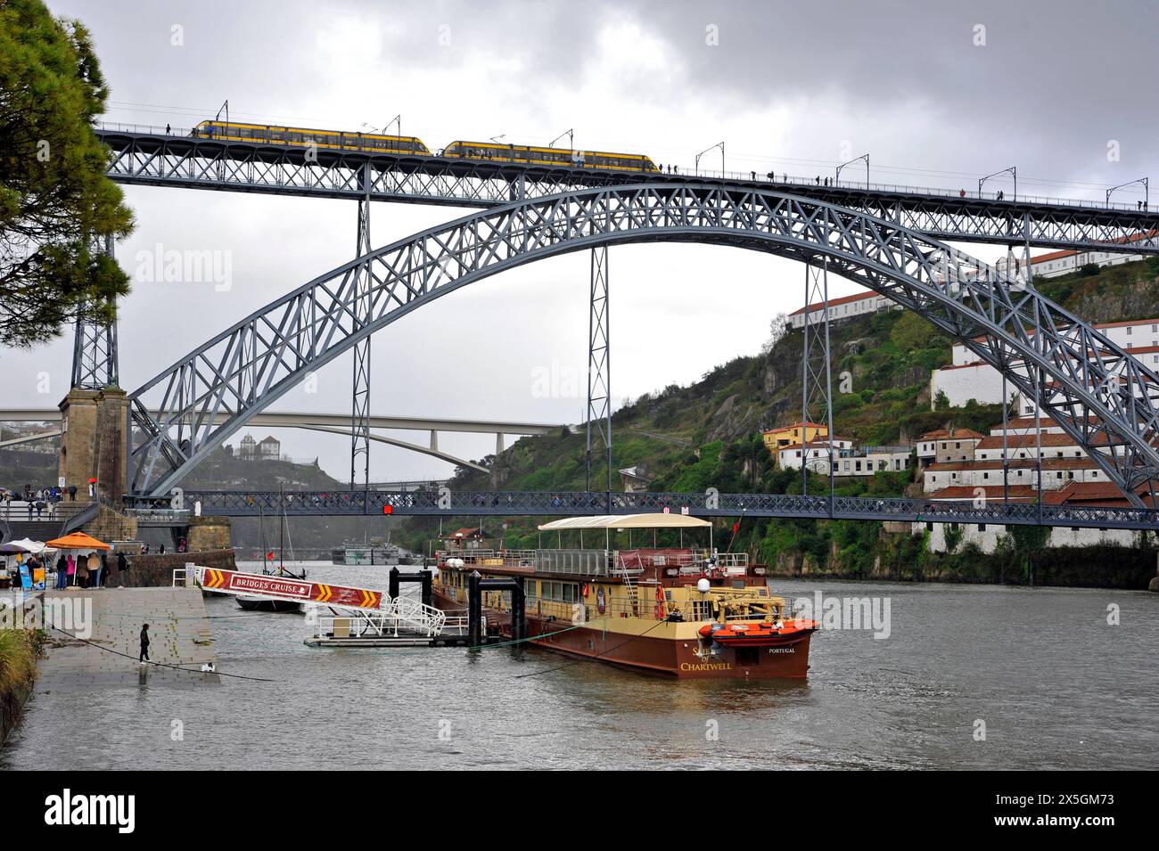 The Dom Luis I bridge over the Duoro River in Porto, Portugal, Europe Stock Photo