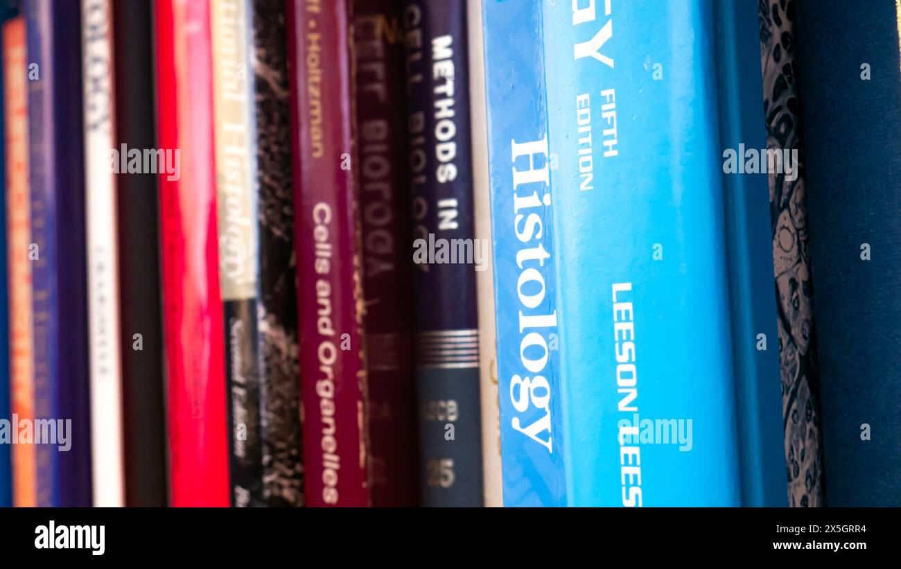Medical textbooks including books on histology, cells, and organelles in a school of medicine library Stock Photo
