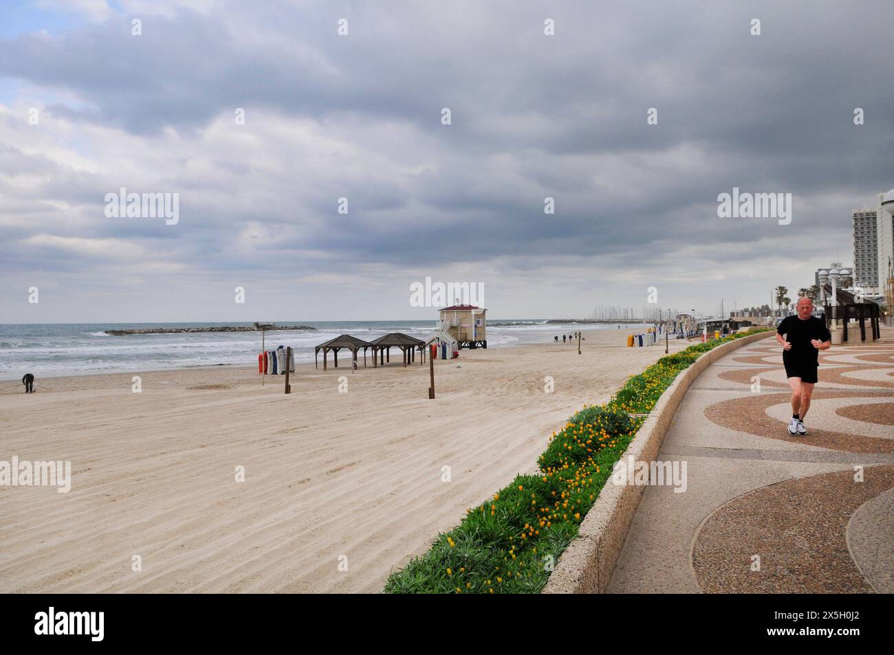 The beachfront promenade in Tel-Aviv, Israel Stock Photo - Alamy