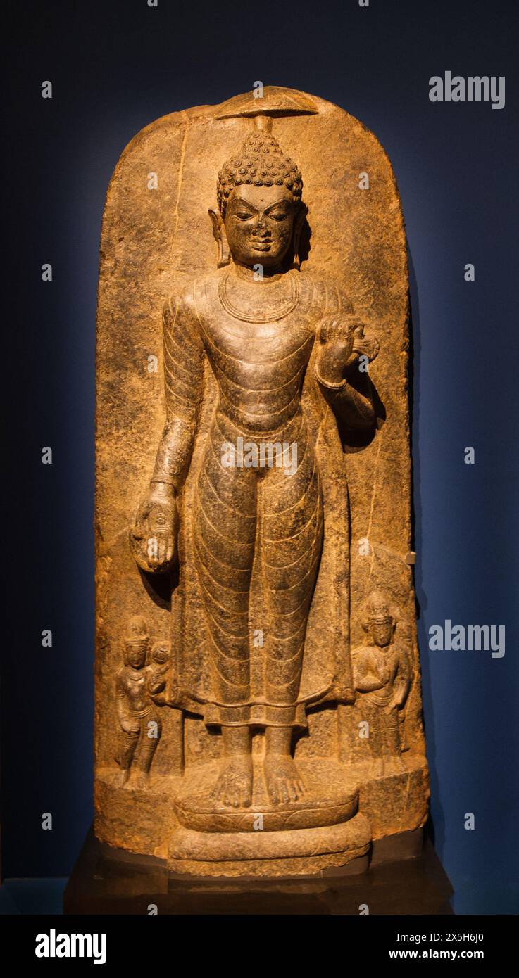 Singapore: Pala dynasty (750 - 1161 CE) stone Buddha flanked by ...