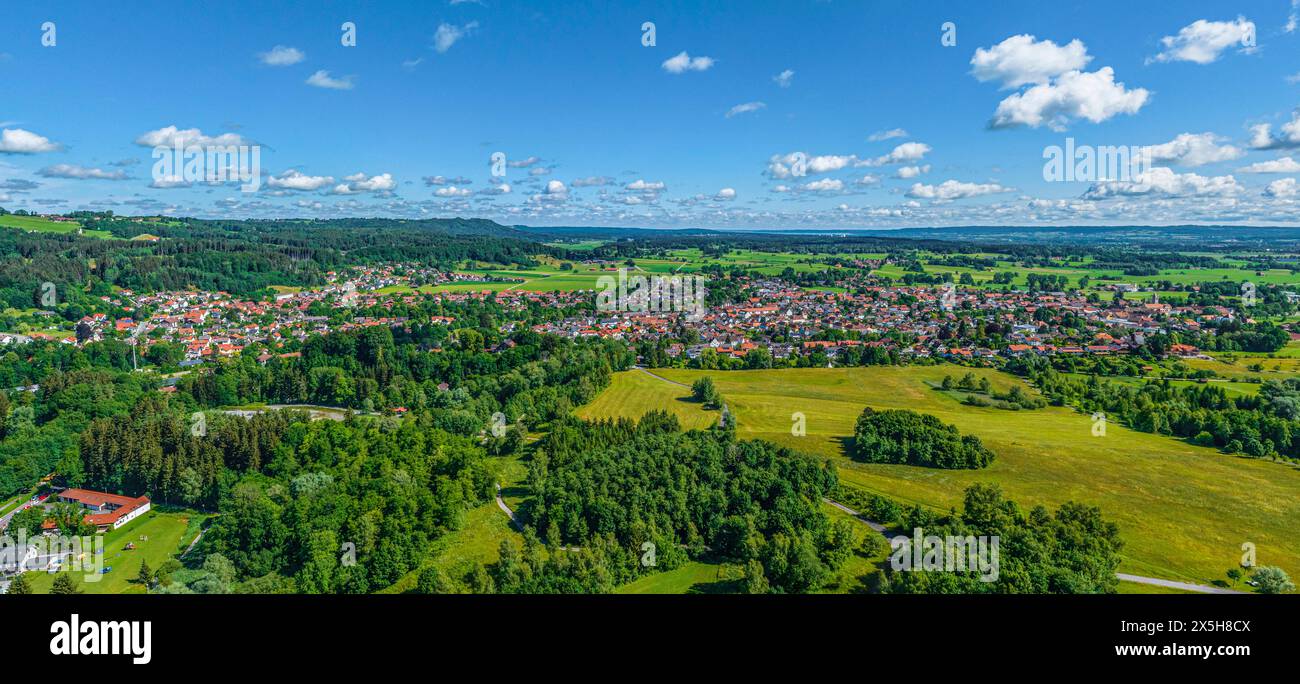 Ausblick auf den Markt Peißenberg in Oberbayern Peißenberg im oberbayerischen Pfaffenwinkel im Luftbild Peißenberg Bayern Deutschland *** View of the Stock Photo