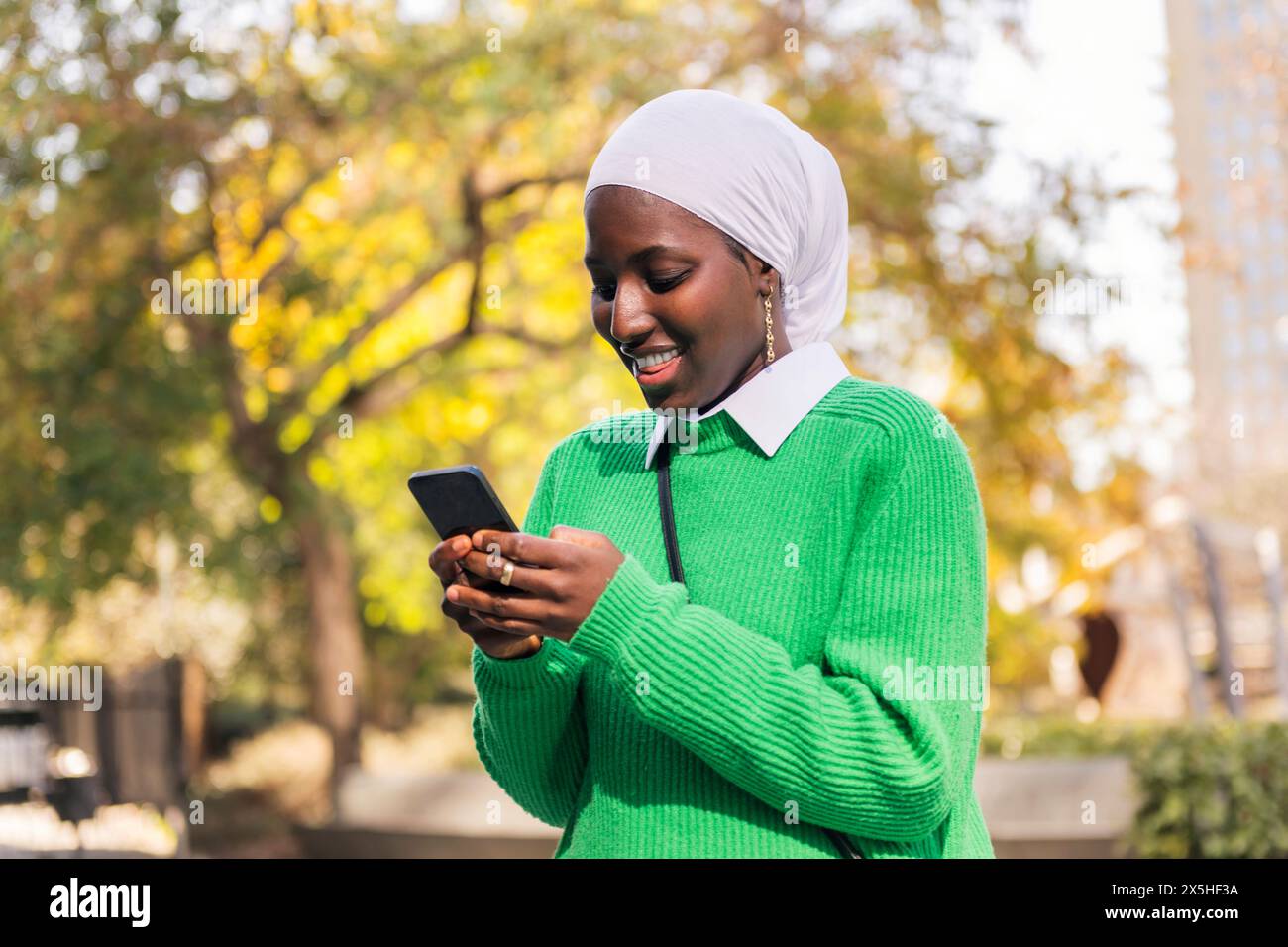 Smiling modern young muslim woman hi-res stock photography and images ...