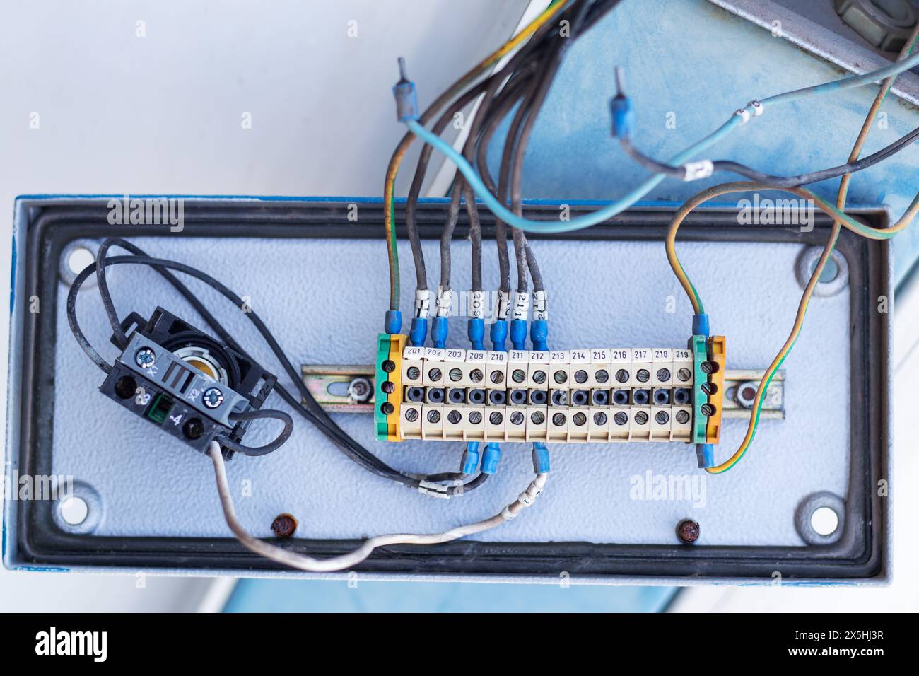 Cable routing insp hi res stock photography and images alamy