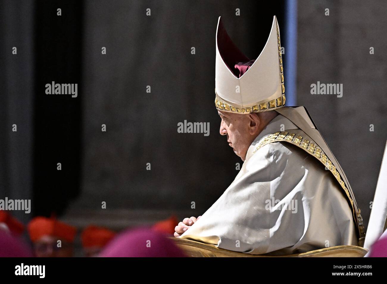 Pope Francis solemnly proclaims the Jubilee Year 2025 at a