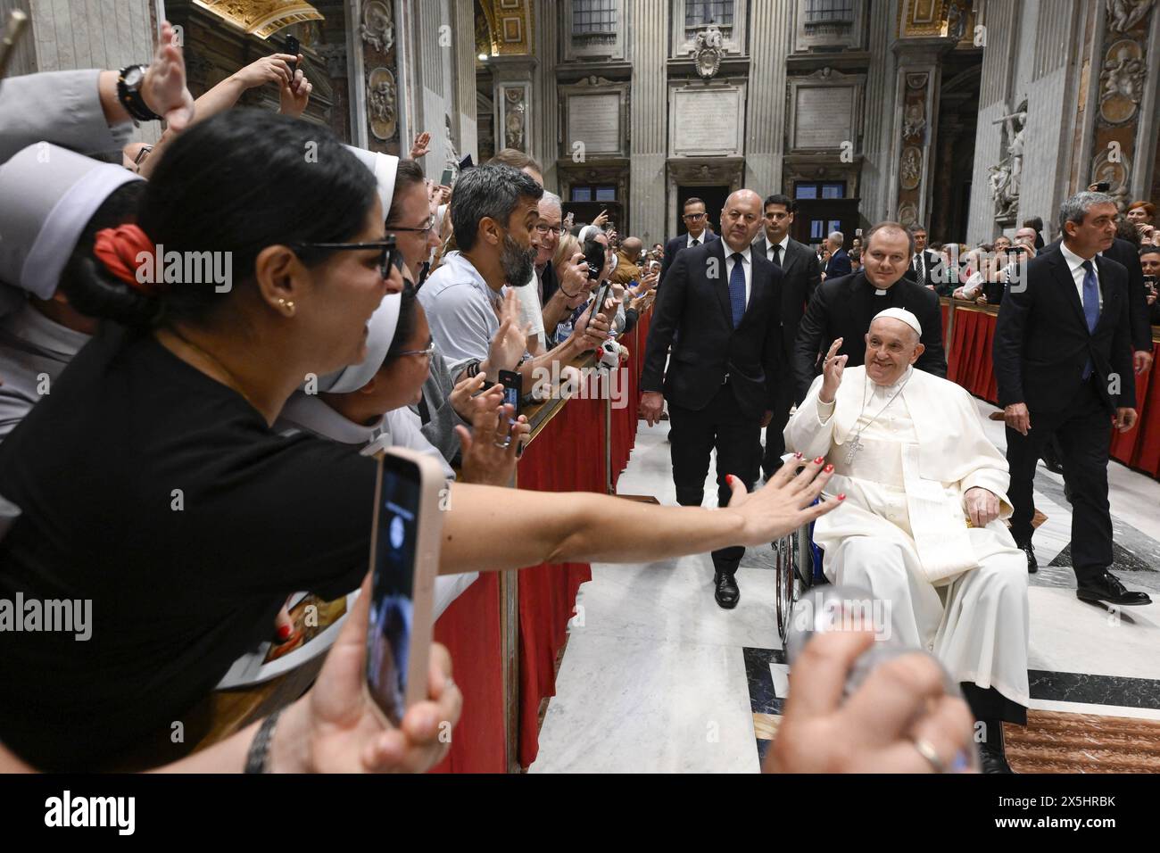 Pope Francis solemnly proclaims the Jubilee Year 2025 at a