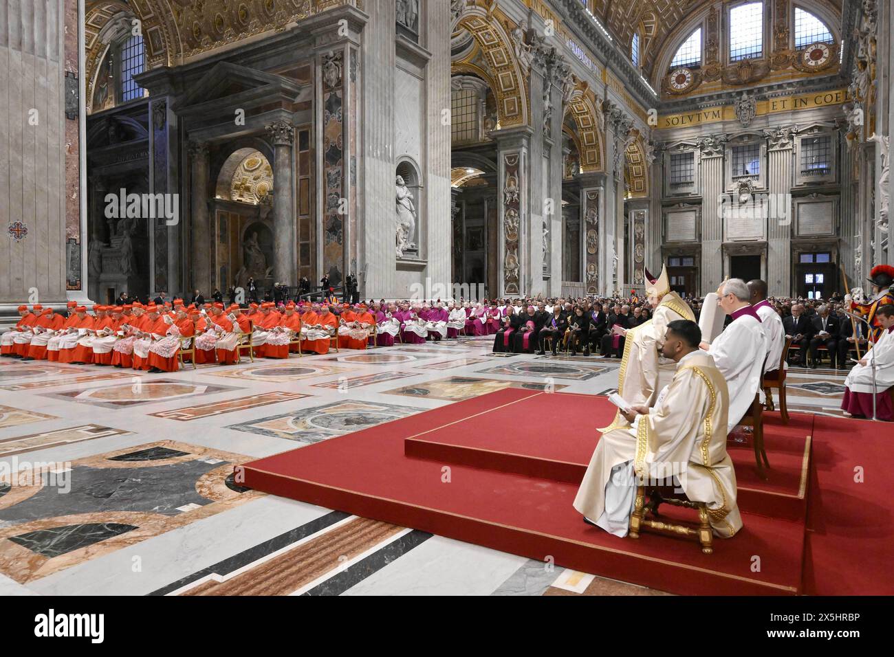 Pope Francis solemnly proclaims the Jubilee Year 2025 at a