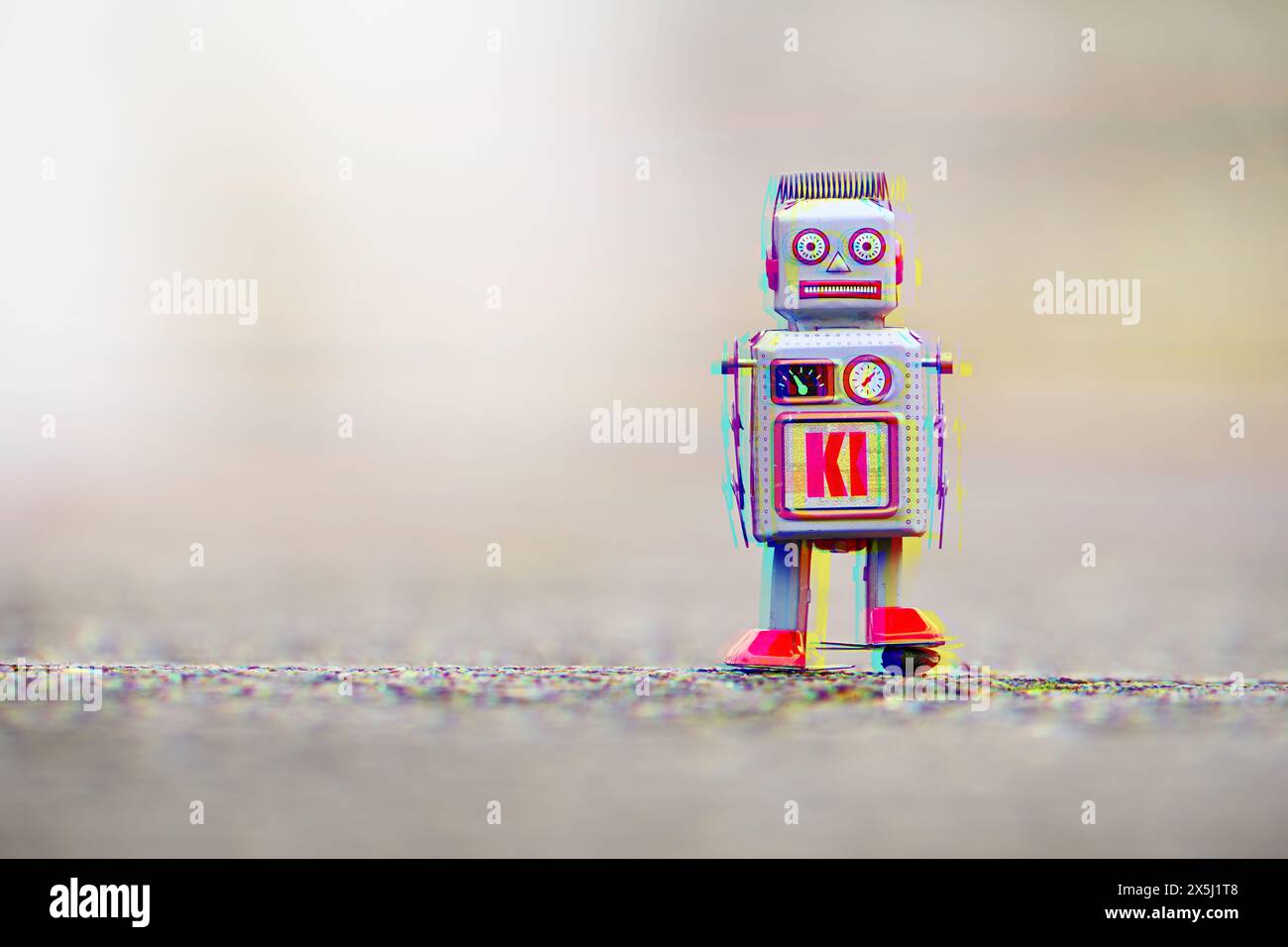 FOTOMONTAGE, Roboterfigur mit Aufschrift KI Stock Photo