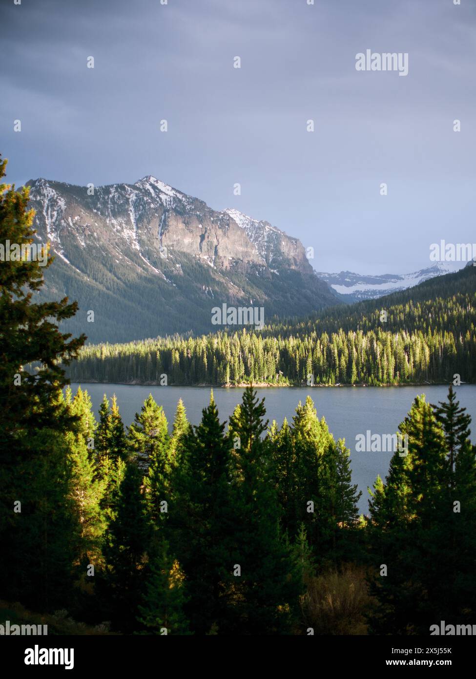 Hyalite lake hi-res stock photography and images - Alamy