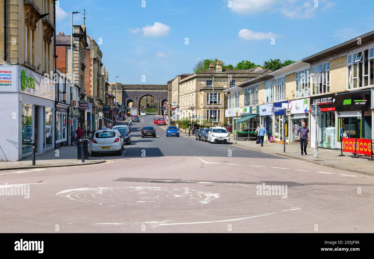 Bridge Street, Chippenham: A view looking up towards New Road and the Grade 2 listed Chippenham Viaduct designed by Isambard Kingdom Brunel in 1841 Stock Photo