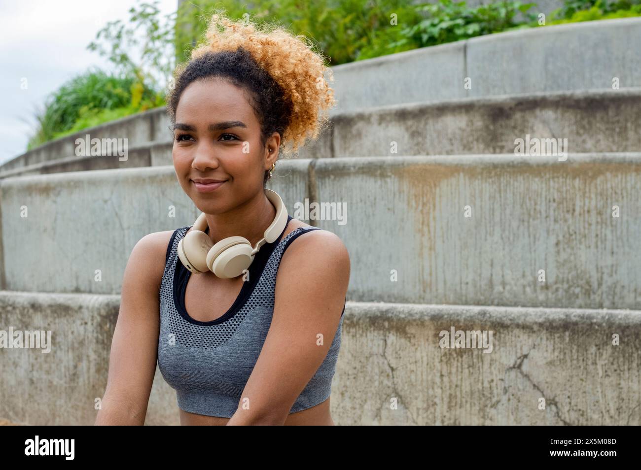 Young active sporty woman hi-res stock photography and images - Alamy