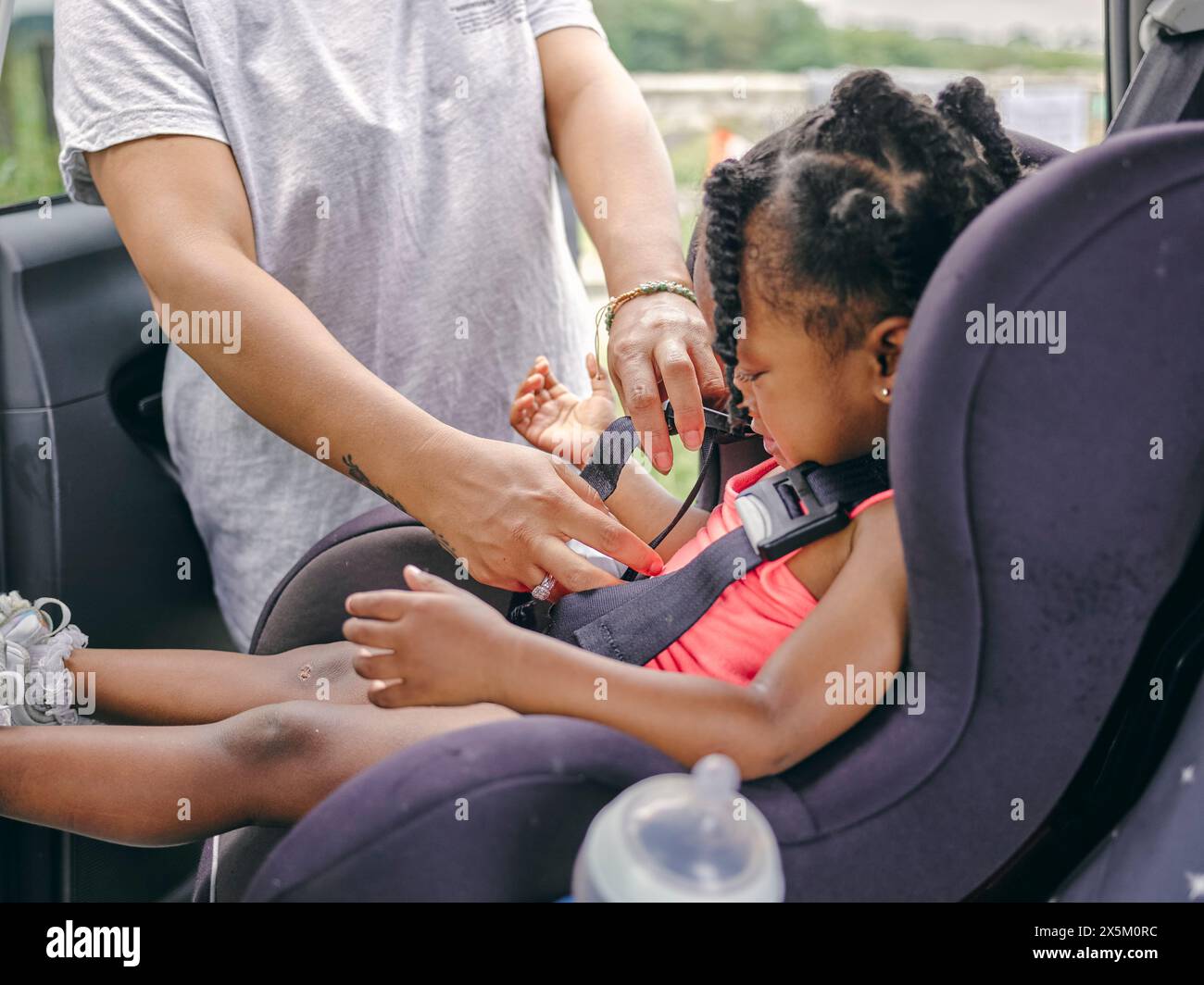 Woman child car seat hi-res stock photography and images - Alamy