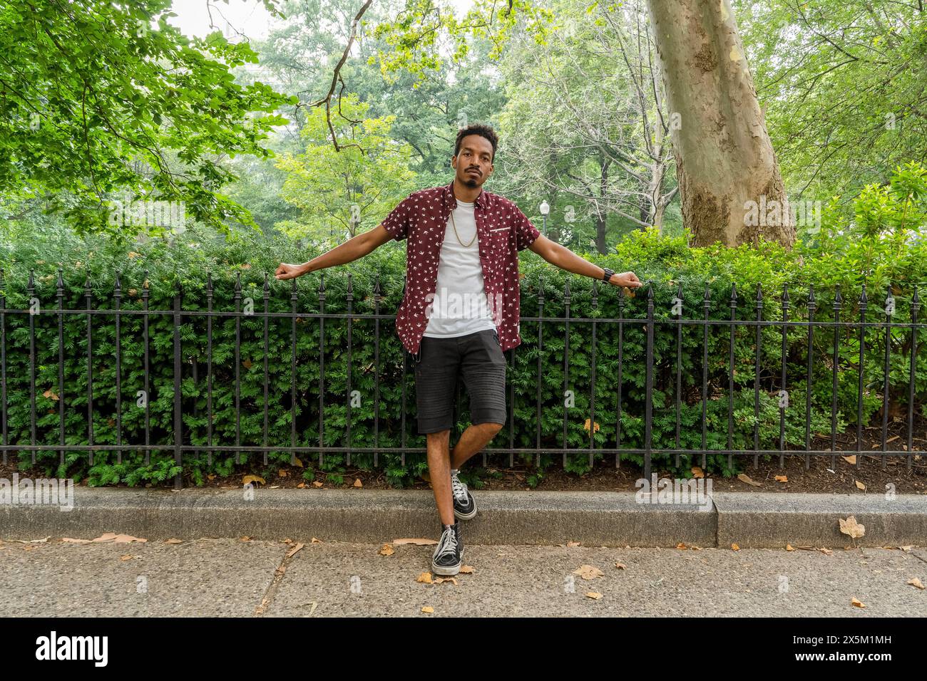 Man in park hi-res stock photography and images - Alamy