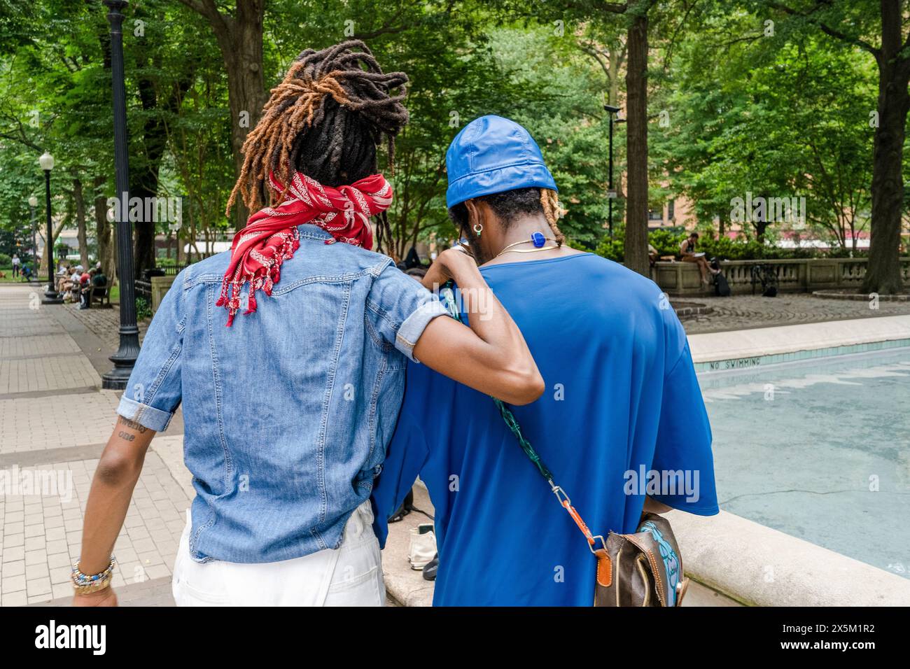 Young couple walking rear view hi-res stock photography and images - Alamy