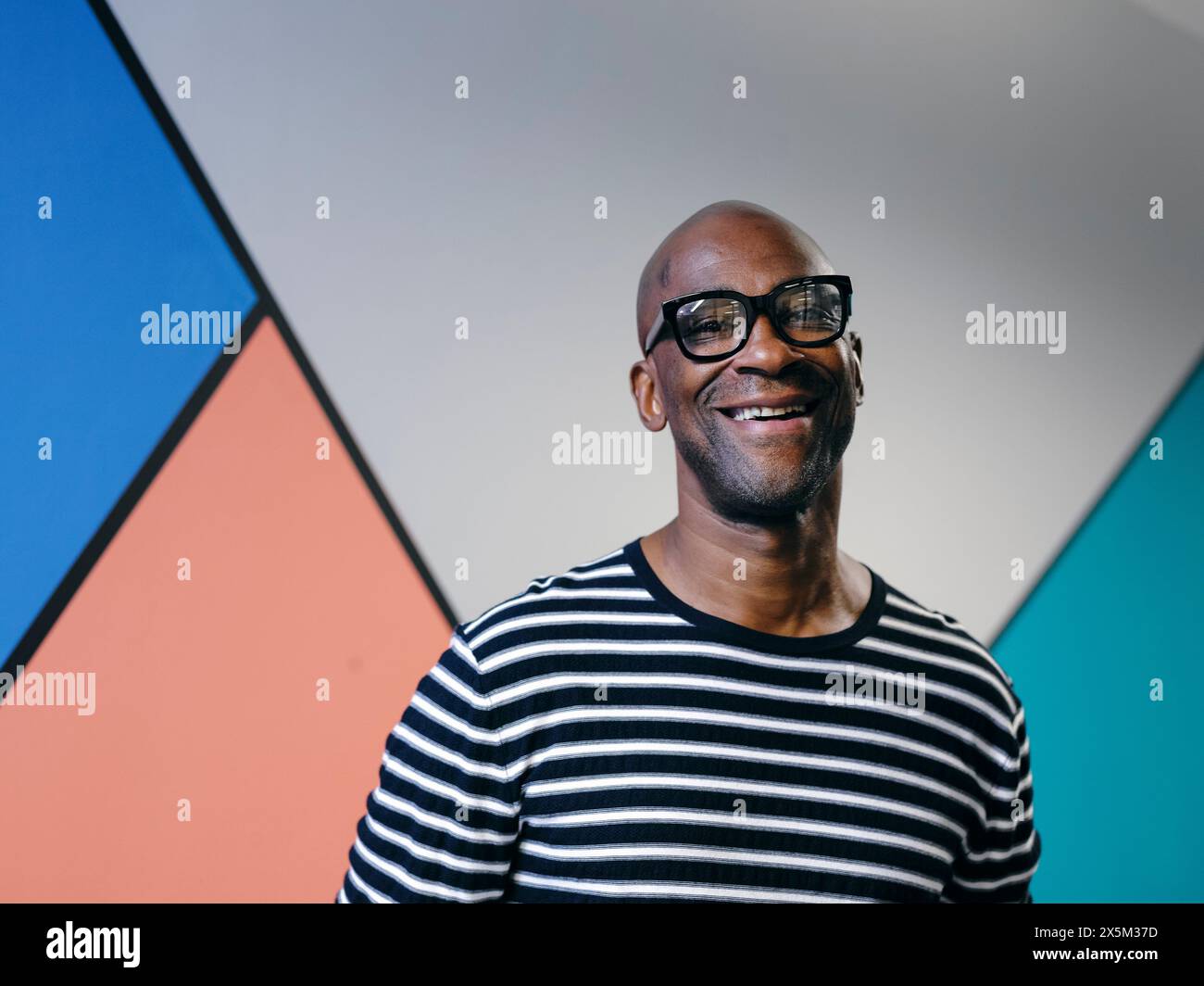 Mature black man glasses hi-res stock photography and images - Alamy