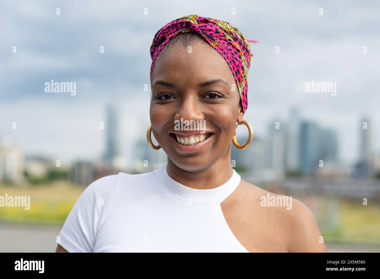 Stylish woman outdoors hi-res stock photography and images - Alamy