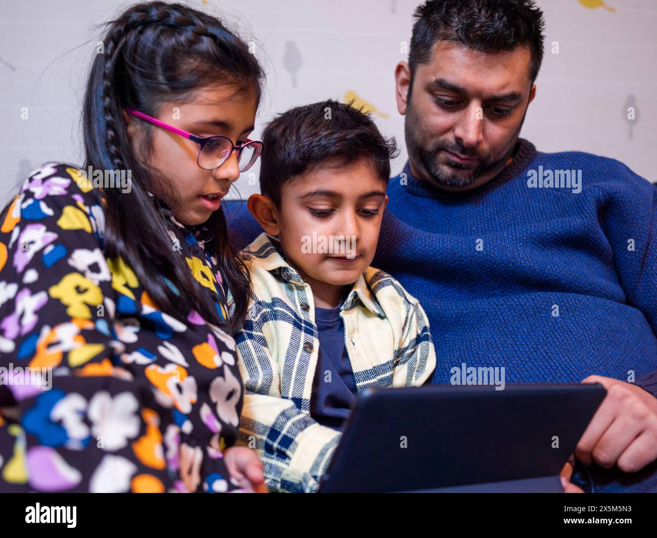 Asian family using tablet hi-res stock photography and images - Alamy