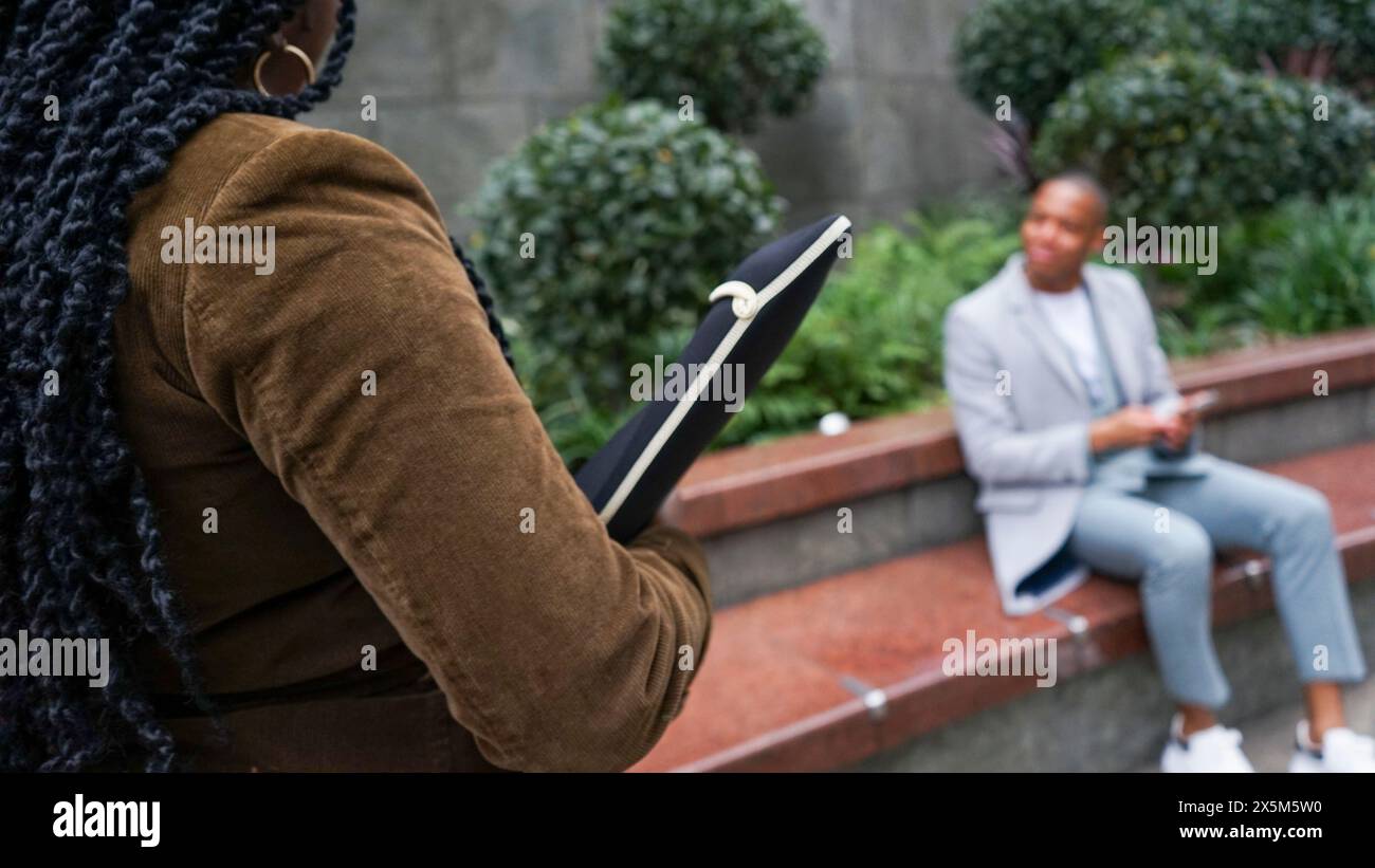 Man meeting woman hi-res stock photography and images - Alamy