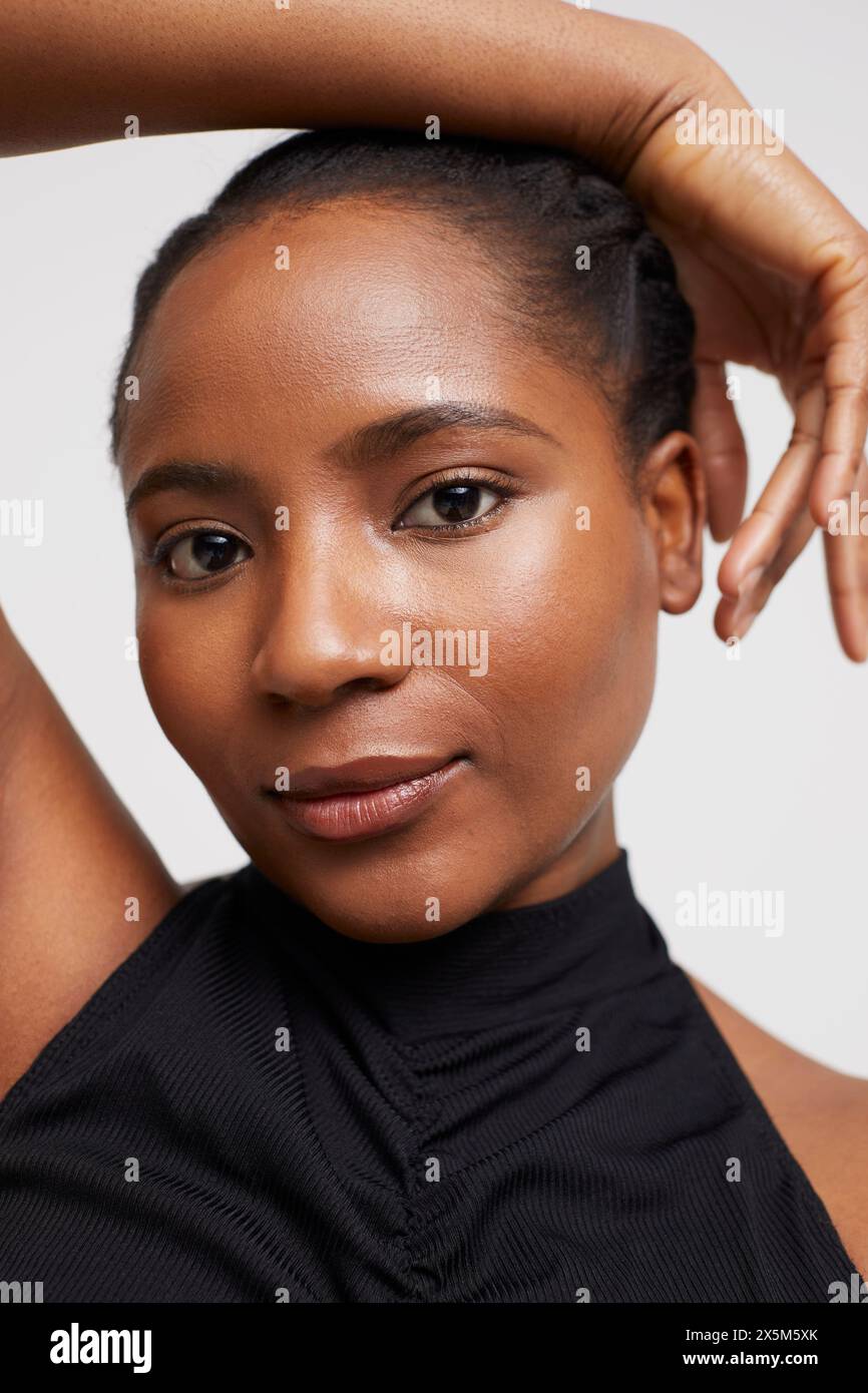Black woman portrait studio hi-res stock photography and images - Alamy