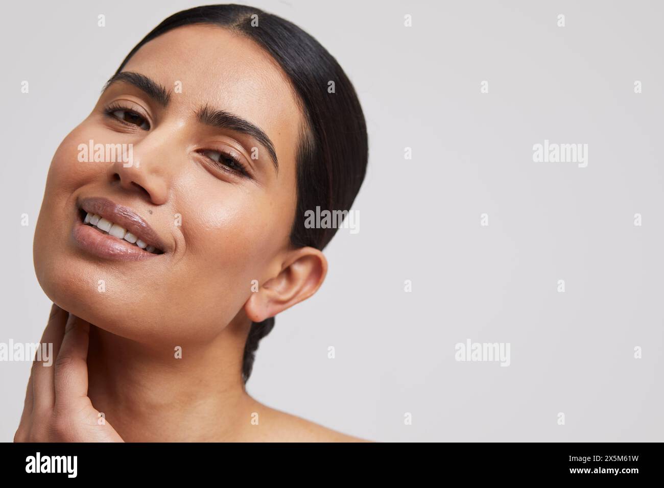 Smiling black woman studio hi-res stock photography and images - Alamy