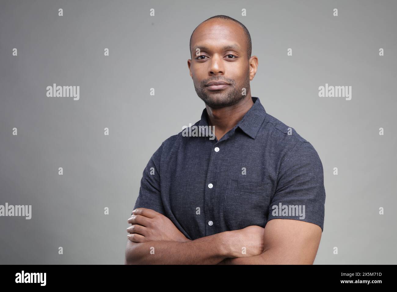 Arms crossed business man hi-res stock photography and images - Alamy