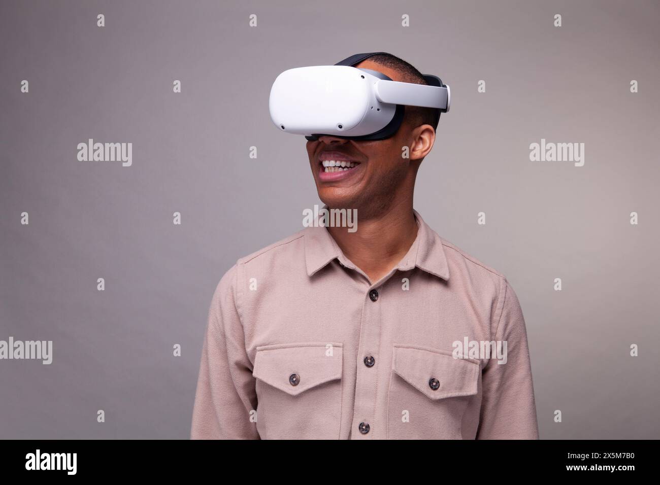 Man wearing virtual reality headset Stock Photo