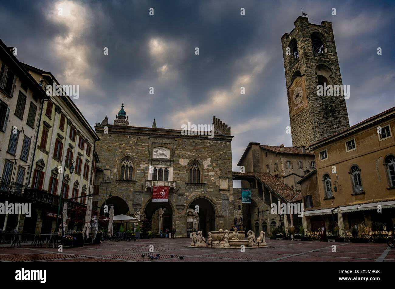 Torre Civica Campanone Piazza Vecchia Bergamo Lombardy Italy torre-civica-campanone-piazza-vecchia-bergamo-lombardy-italy