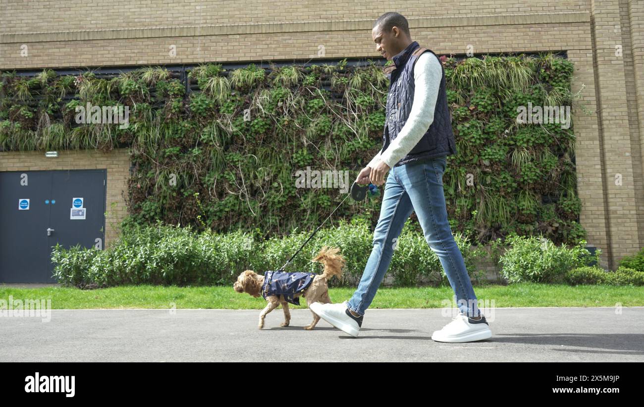 Man walking side view hi-res stock photography and images - Alamy