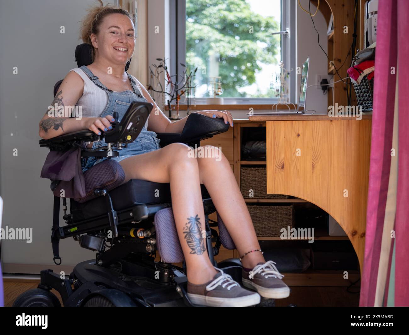Portrait of smiling woman in electric wheelchair Stock Photo - Alamy