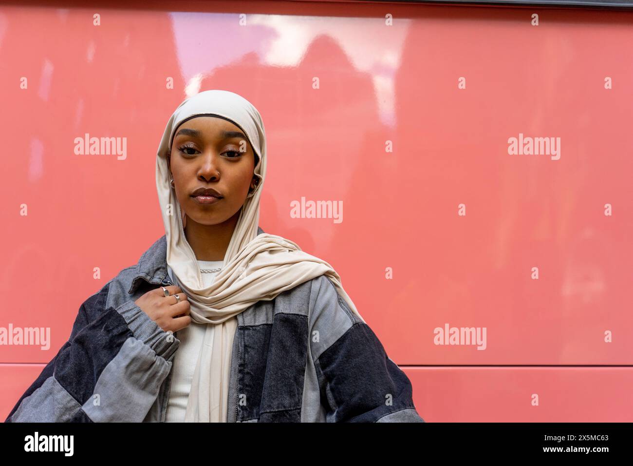 Young woman wearing pink hijab hi-res stock photography and images - Alamy