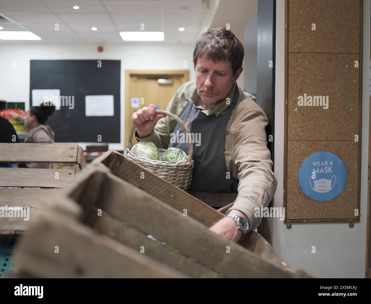 Volunteer center hi-res stock photography and images - Alamy