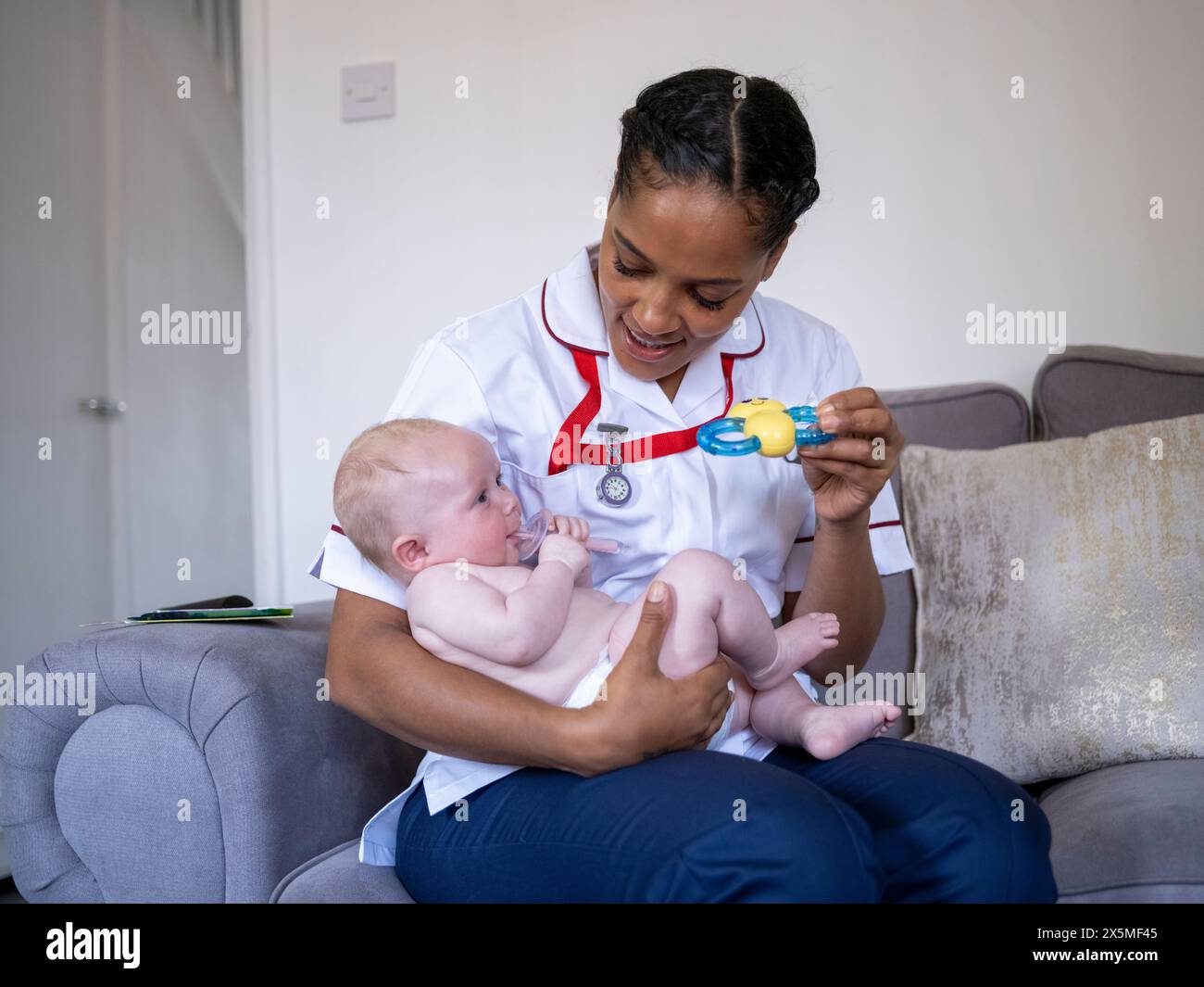 Nurse and girl hi-res stock photography and images - Alamy