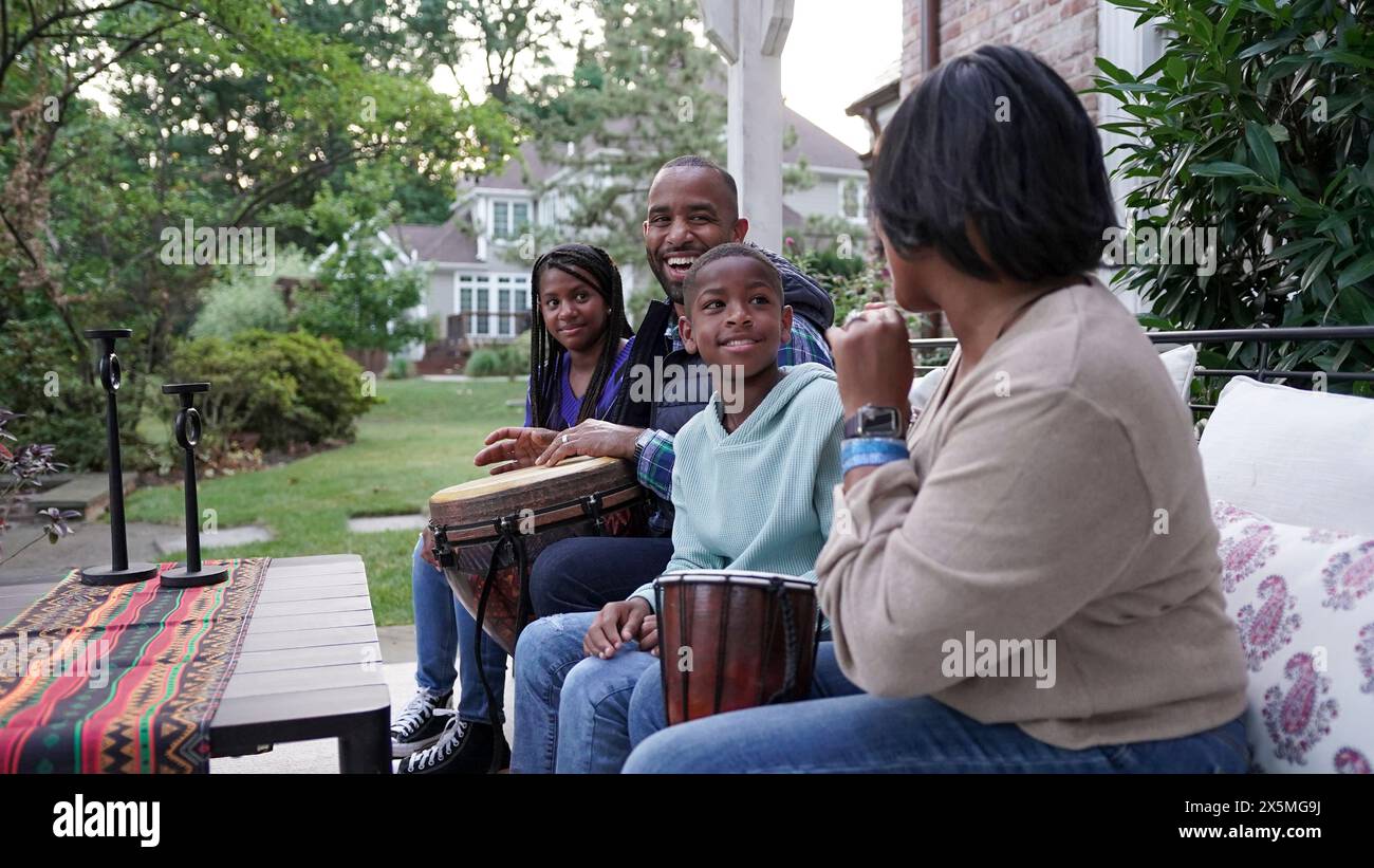 African boys playing drums hi-res stock photography and images - Alamy