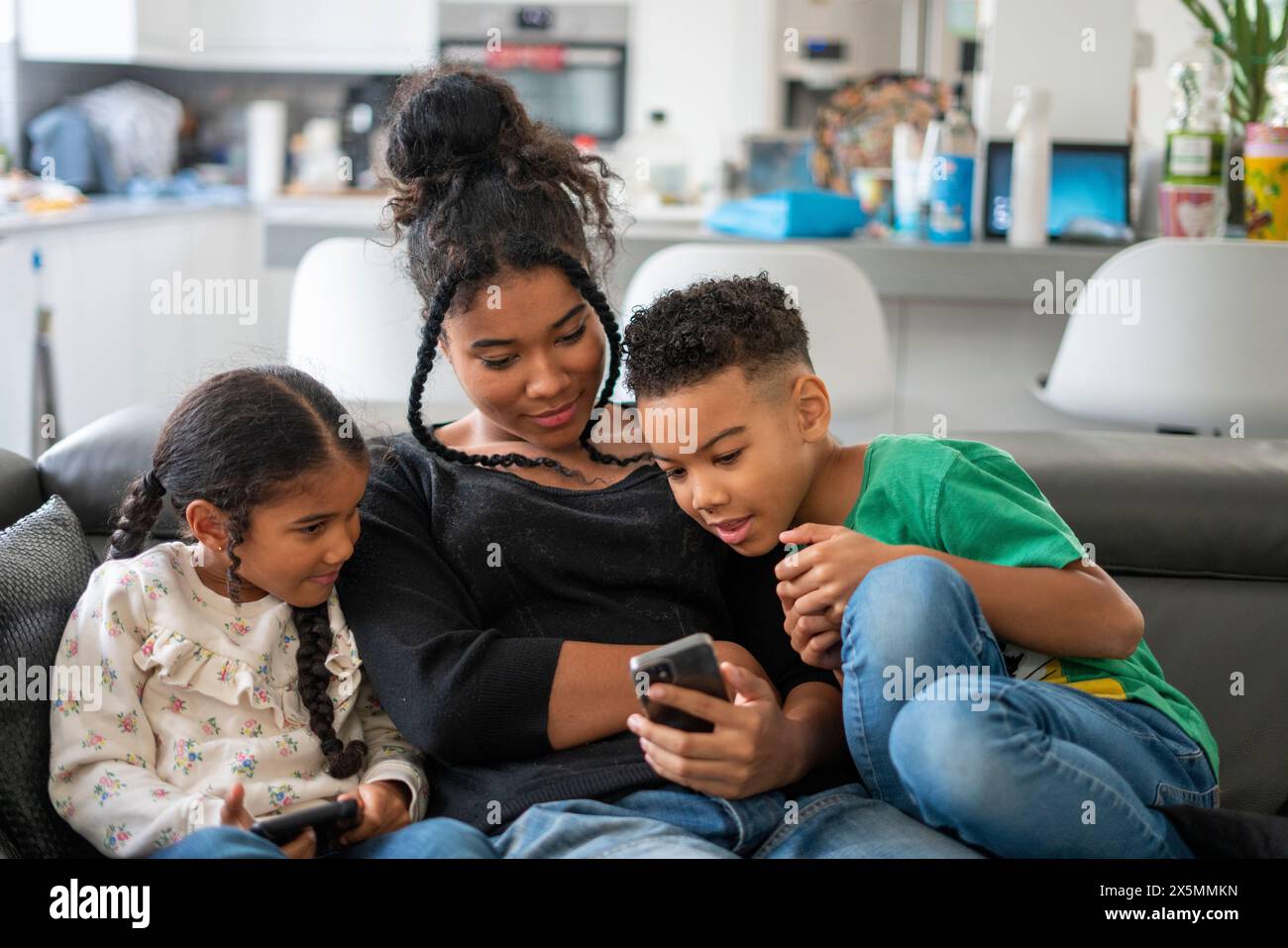 Two boys two girls hi-res stock photography and images - Alamy