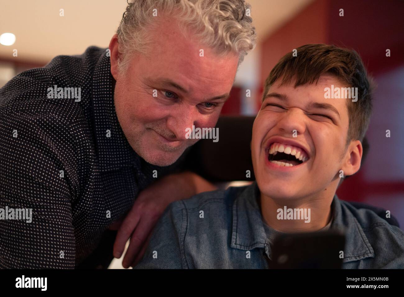 Father son laughing using hi-res stock photography and images - Alamy