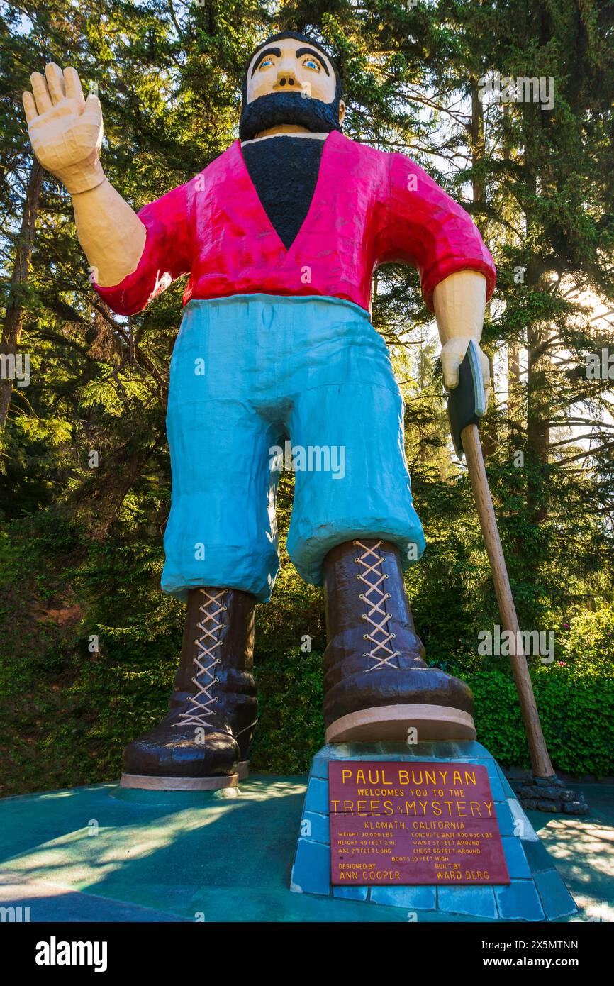 Paul Bunyan statue at Trees of Mystery roadside attraction, Klamath