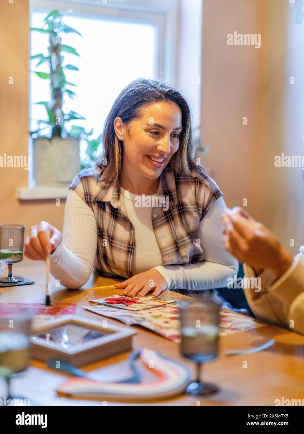 Painting two women drinking hi-res stock photography and images - Alamy