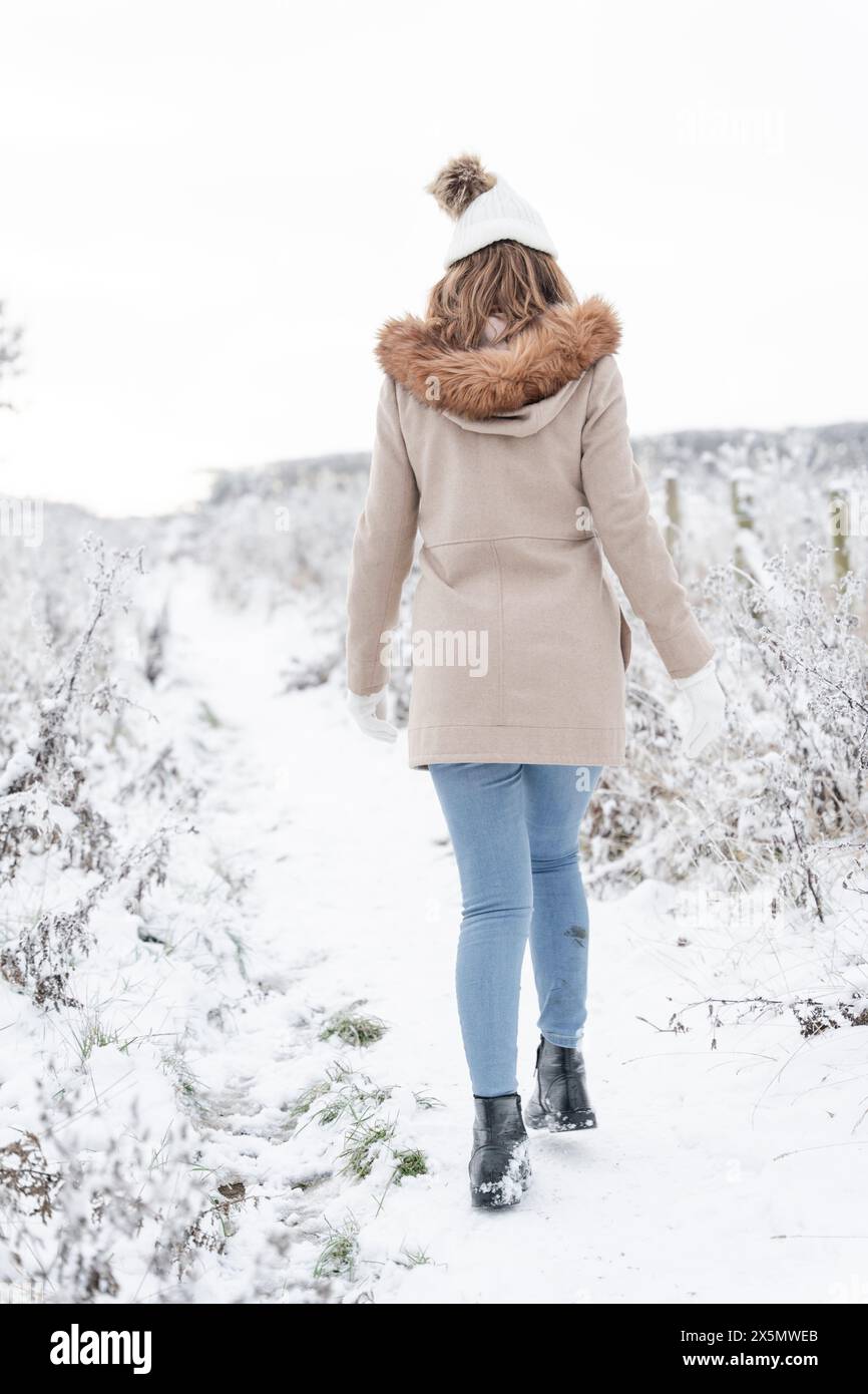 Snowy woman hi-res stock photography and images - Alamy