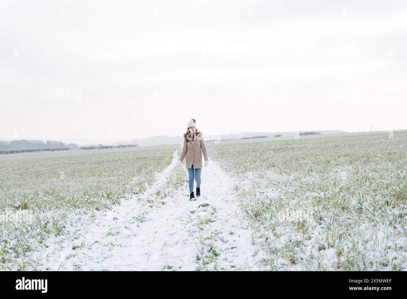Snowy field hi-res stock photography and images - Alamy