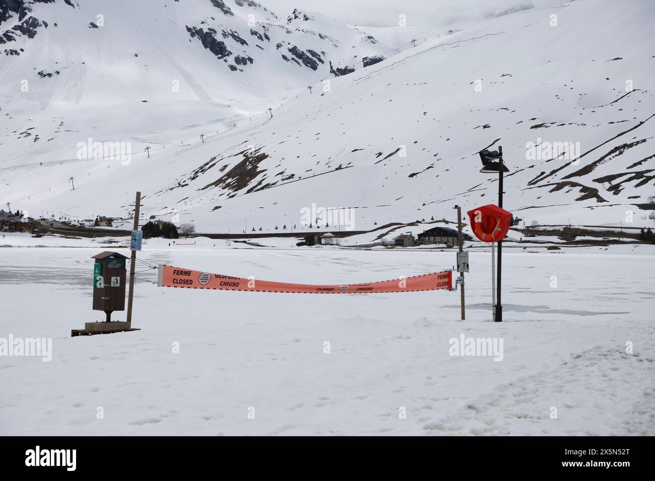 Pin's Vintage Station Tignes - Piste Enneigée France - Insigne Limité