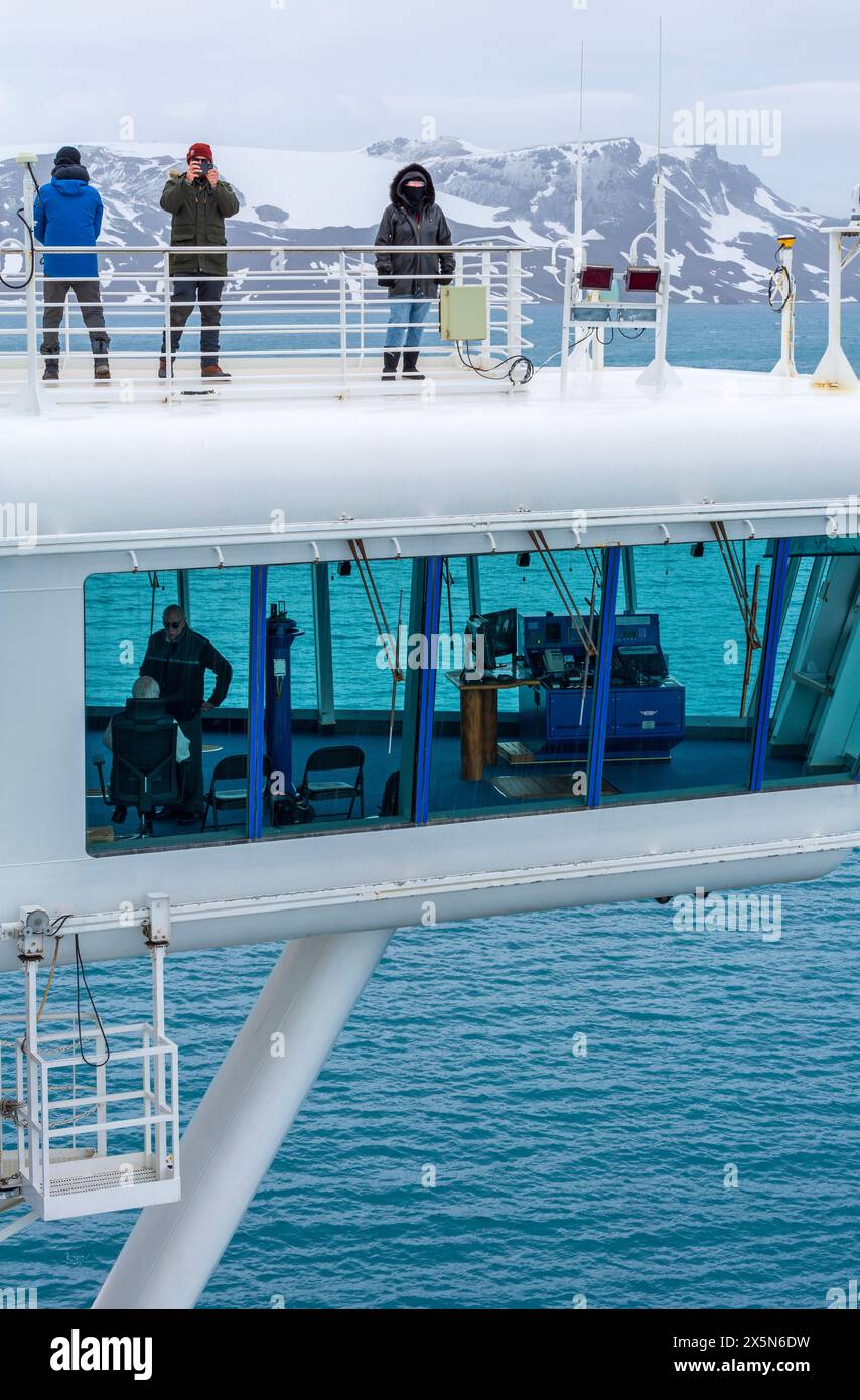 Cruise ship Sapphire Princess, Admiralty Bay, King Island, South