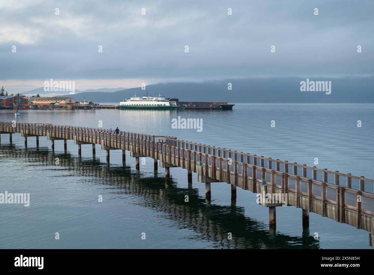 Taylor Dock Boardwalk, Boulevard Park Bellingham, Washington State. Stock Photo