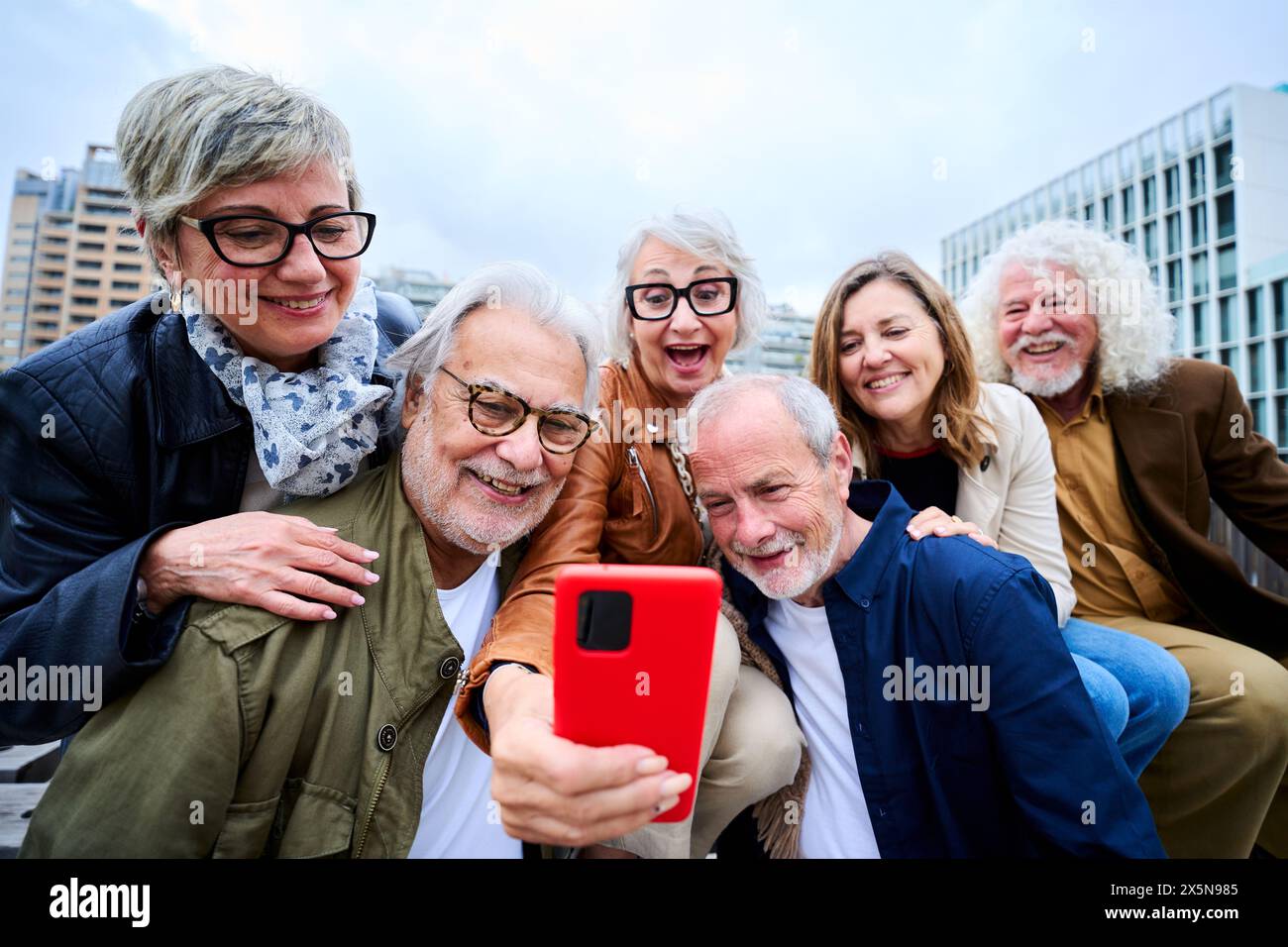 Group smiling elderly people hi-res stock photography and images - Alamy