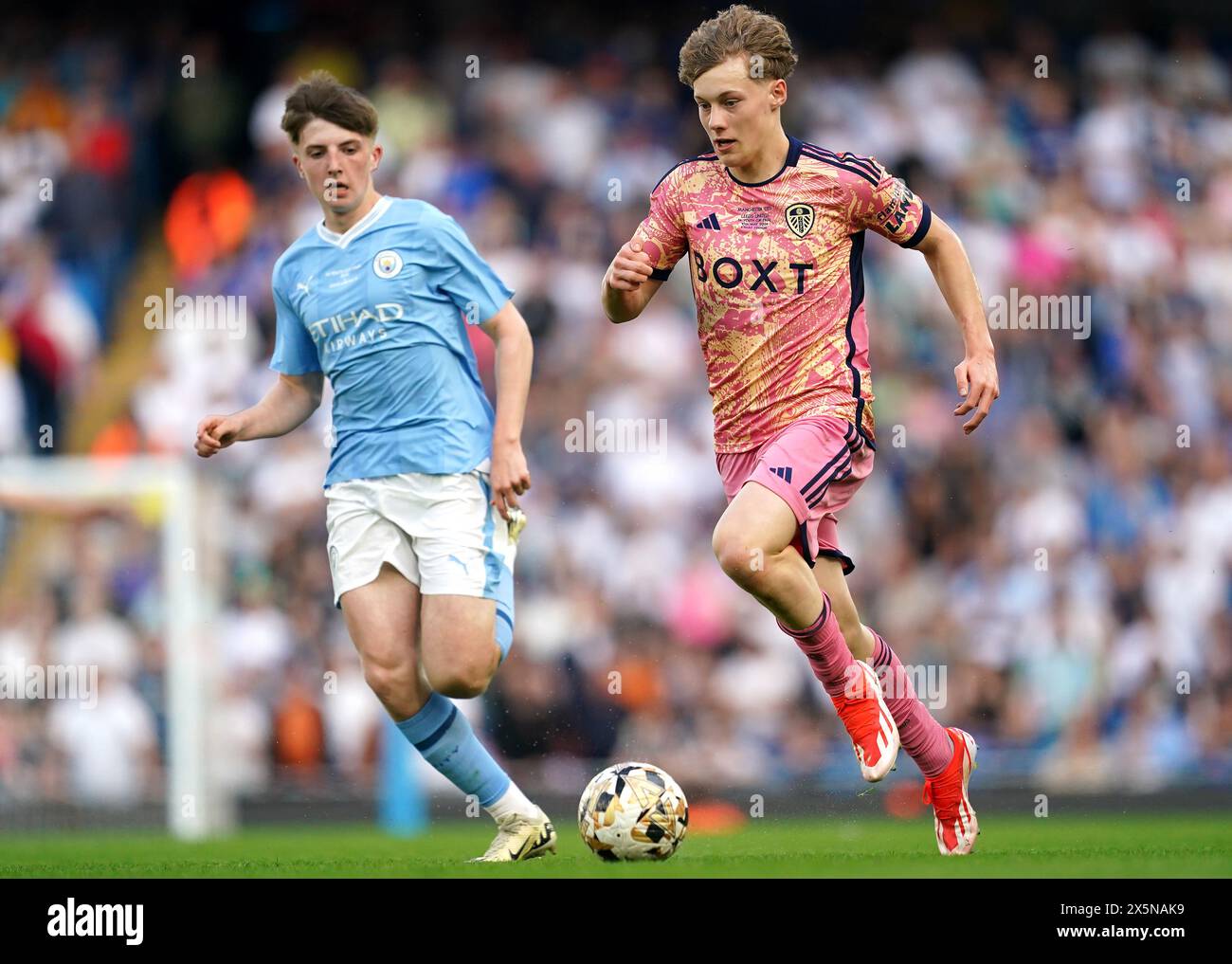 Leeds United's Sam Chambers (right) during the FA Youth Cup Final at