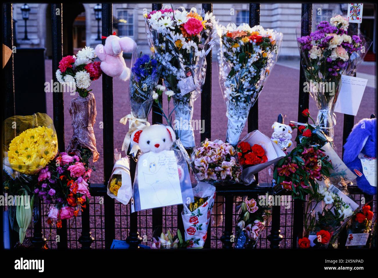 Flowers and mourners outside Buckingham Palace in the days following