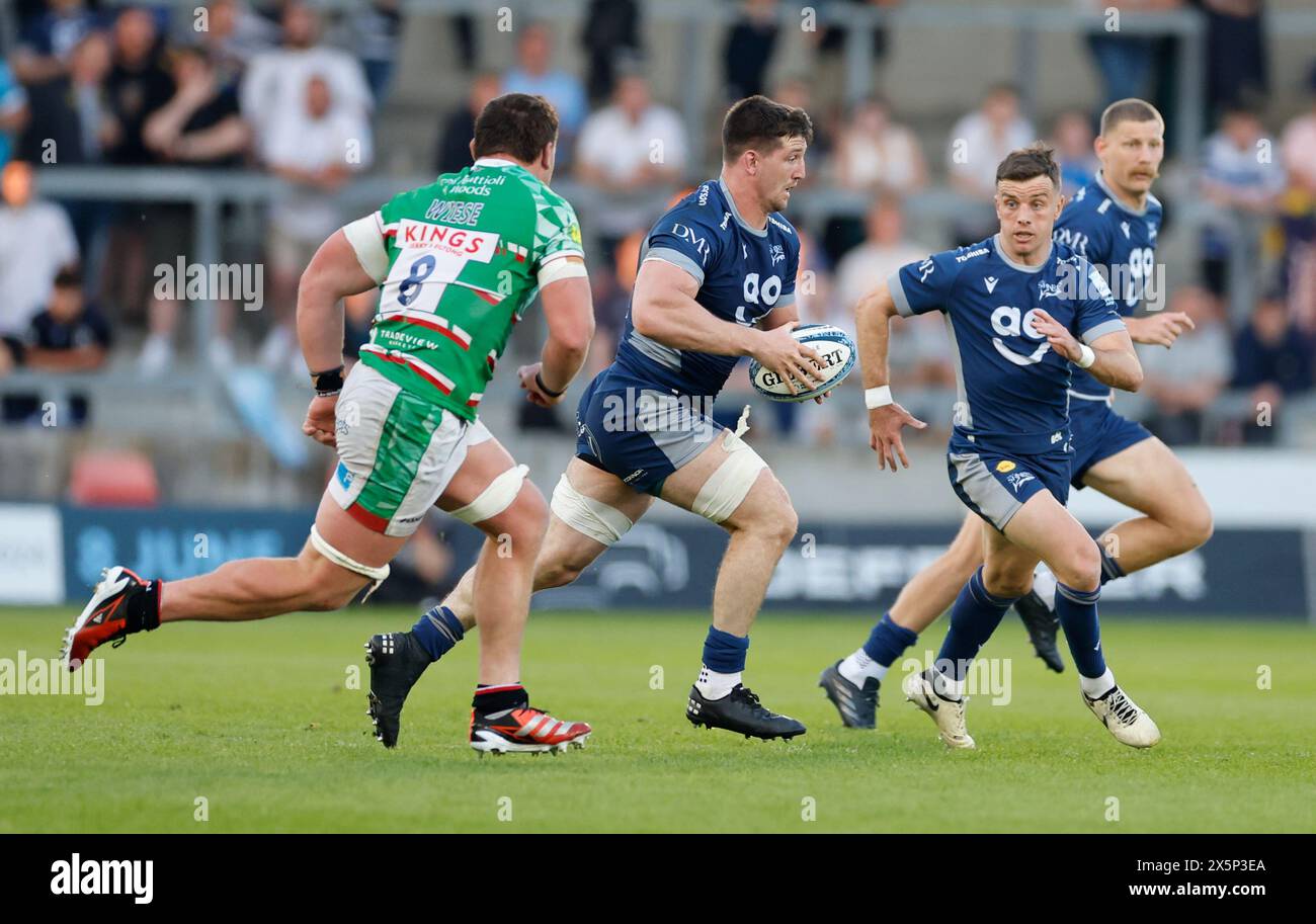 Salford, UK. 10th May, 2024. 10th May 2024; Salford Community Stadium, Salford, Lancashire, England; Gallagher Premiership Rugby, Sale Sharks versus Leicester Tigers;  Ben Curry (c) of Sale Sharks with the ball Credit: Action Plus Sports Images/Alamy Live News Stock Photo