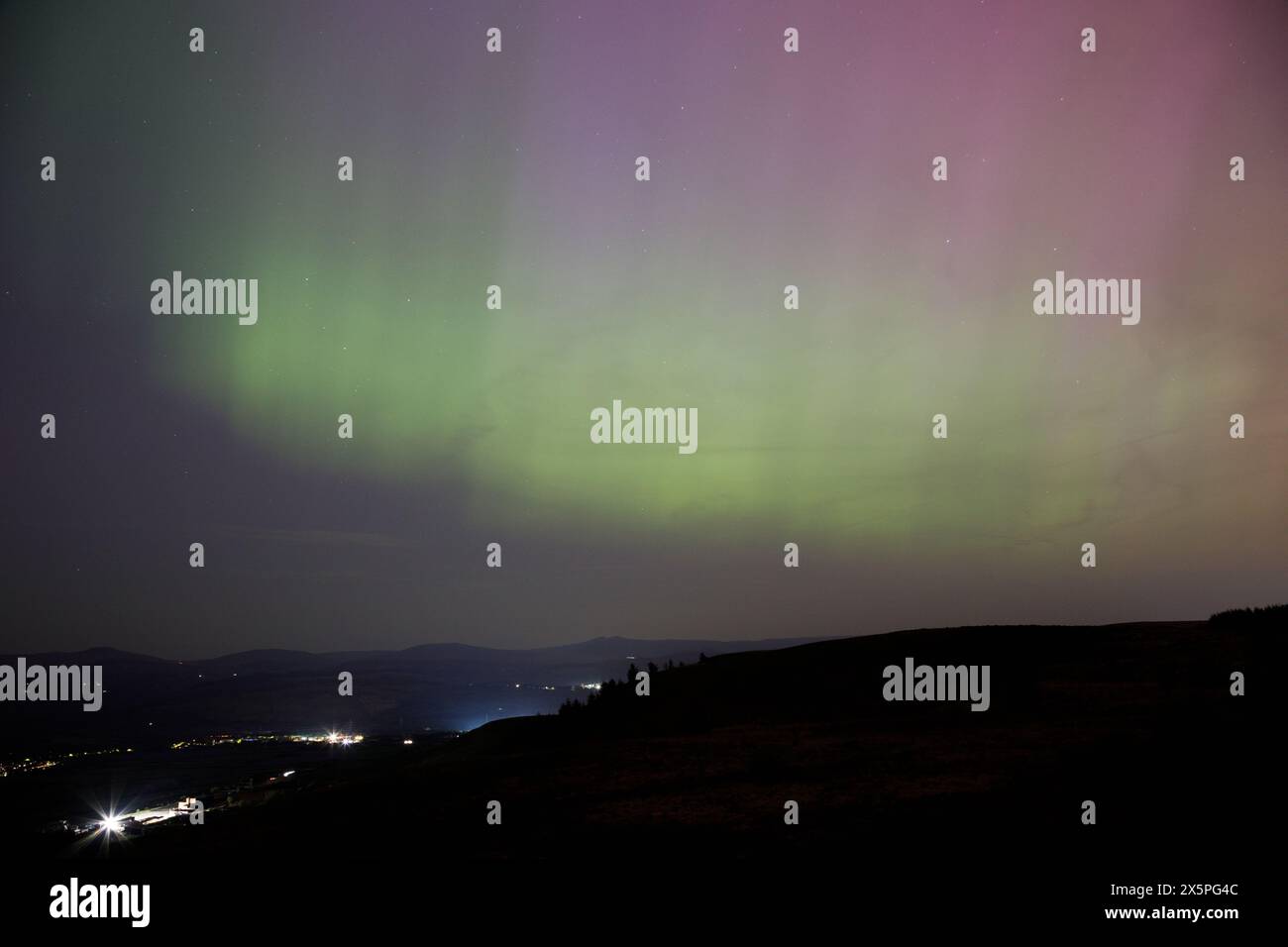 Rhigos Viewpoint, South Wales, UK.  10 May 2024.  The Northern Lights were visible tonight, looking towards the Brecon Beacons.  Tonight was the strongest geomagnetic storm since 2005.  Credit: Andrew Bartlett/Alamy Live News Stock Photo